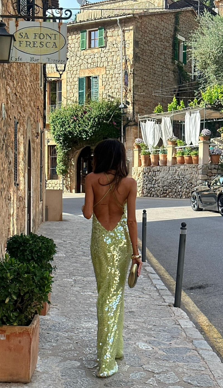Women's Backless Evening Dress with Sequin Detail and Elegant Design