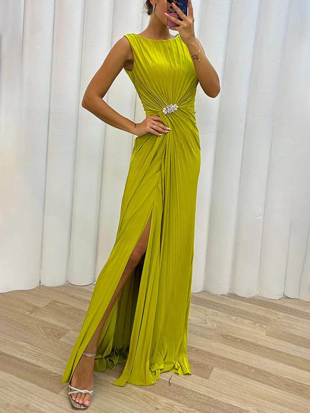 Glamorous Effortlessly Pleated Maxi Chiffon Georgette Flowing Silhouette Wedding Dress