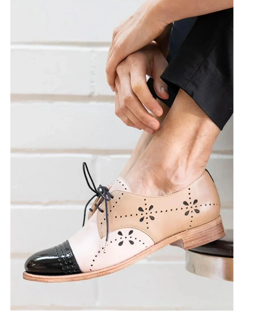 Women's Two-Tone Loafers with Classic Design and Versatile Style