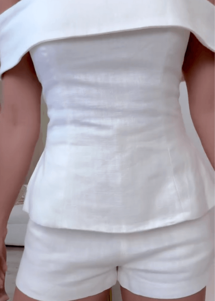 Women's Two-Piece Suit with Tailored Fit and Classic Design