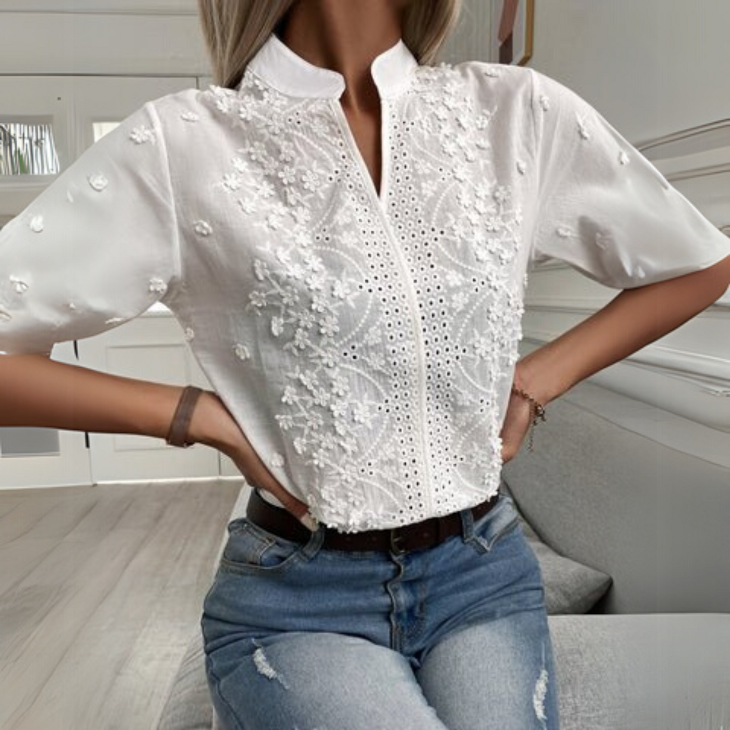 Women's Classic Blouse with Tailored Fit and Versatile Style