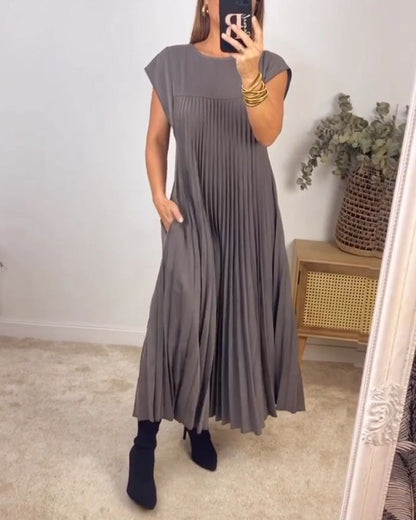 Women's Pleated Maxi Dress with Flowing Design and Versatile Style