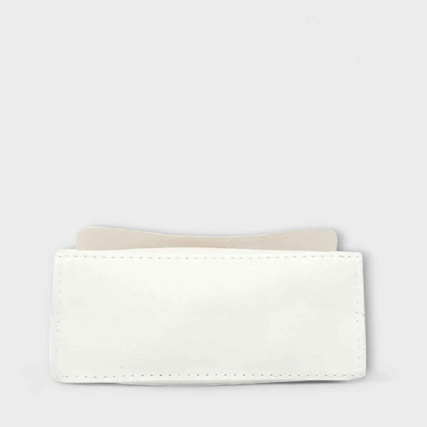 Women's Handbag with Structured Design and Versatile Use