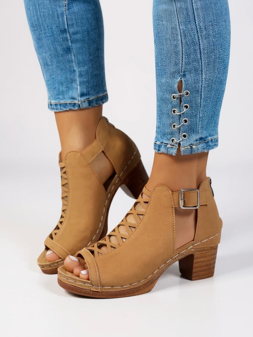 Women's Cushioned Sandals with Adjustable Straps and Arch Support