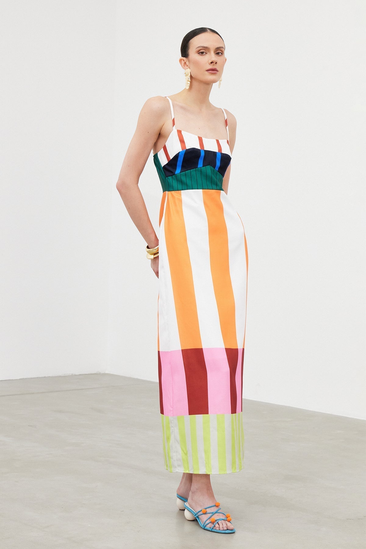 Flowy Maxi Dress with Thin Straps – Relaxed Comfort & Summer Style