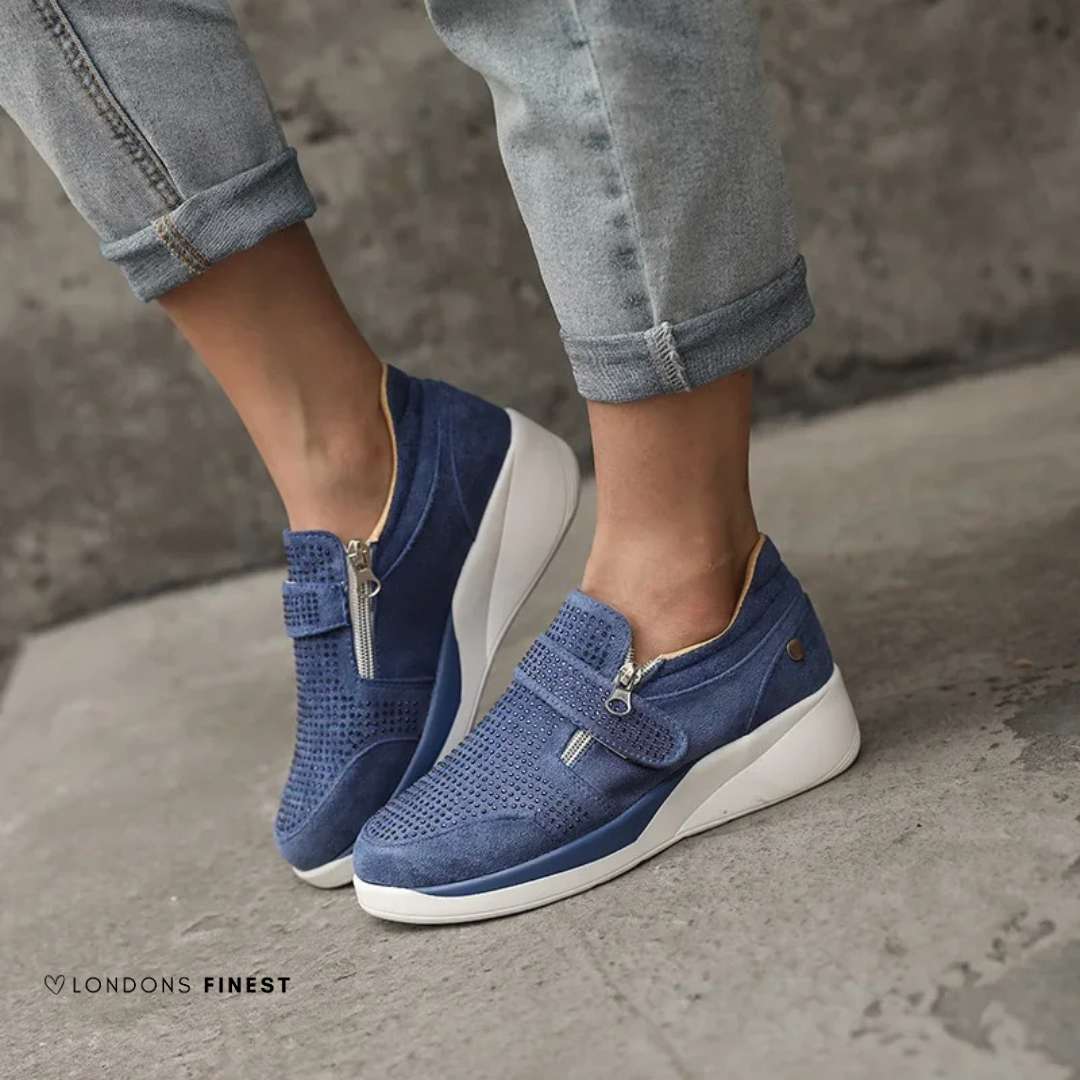 Women's Supportive Footwear with Cushioned Insole and Adjustable Straps