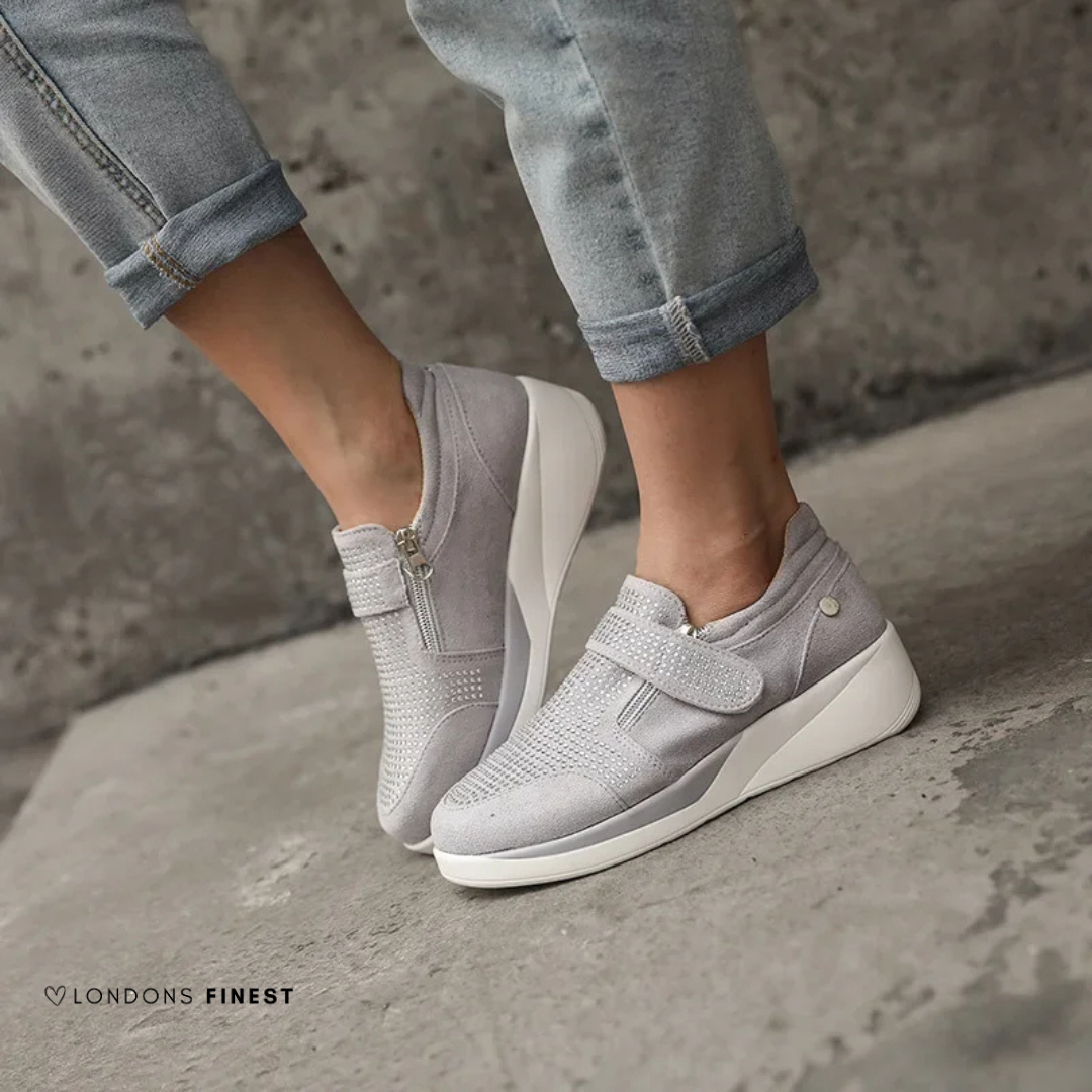 Women's Supportive Footwear with Cushioned Insole and Adjustable Straps