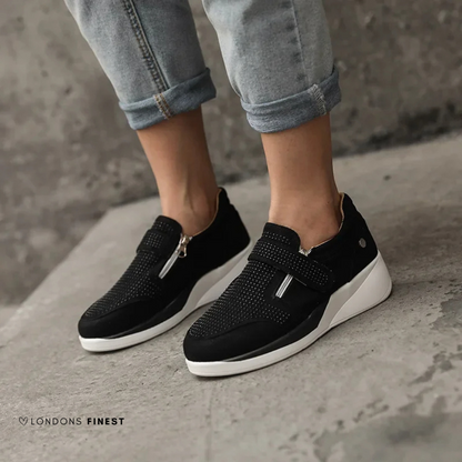 Women's Supportive Footwear with Cushioned Insole and Adjustable Straps