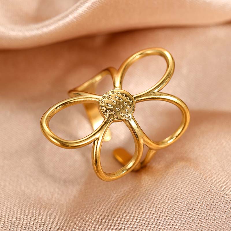 June Garden Daisy Ring