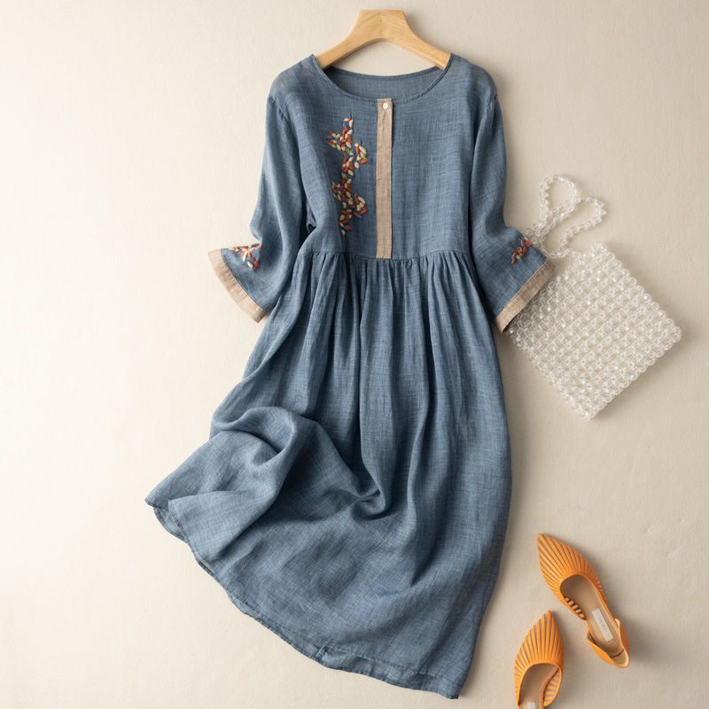 Women's Relaxed Midi Dress with Pattern Design and Comfortable Fit