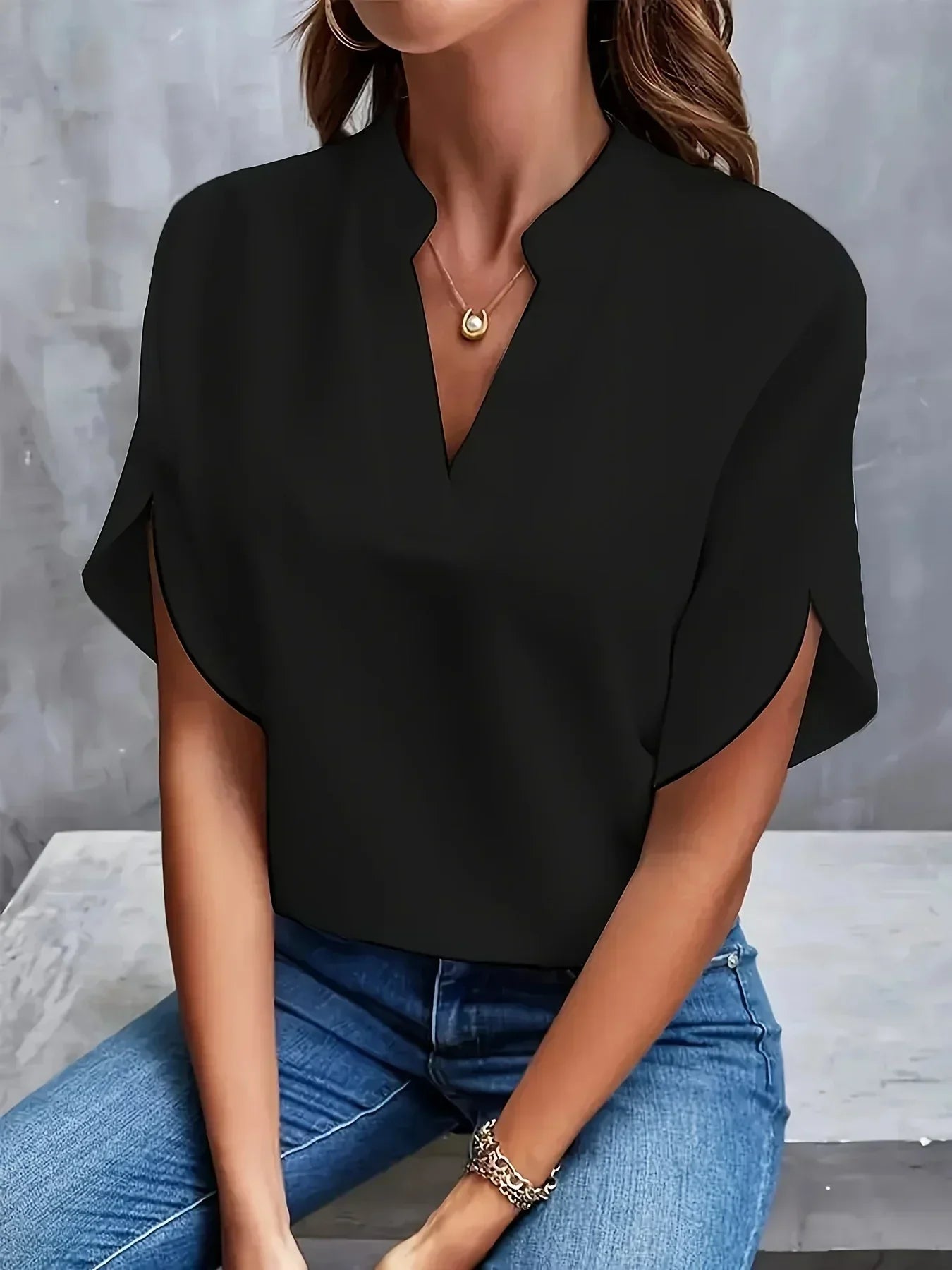 Women's Tailored Blouse with Structured Fit and Classic Style