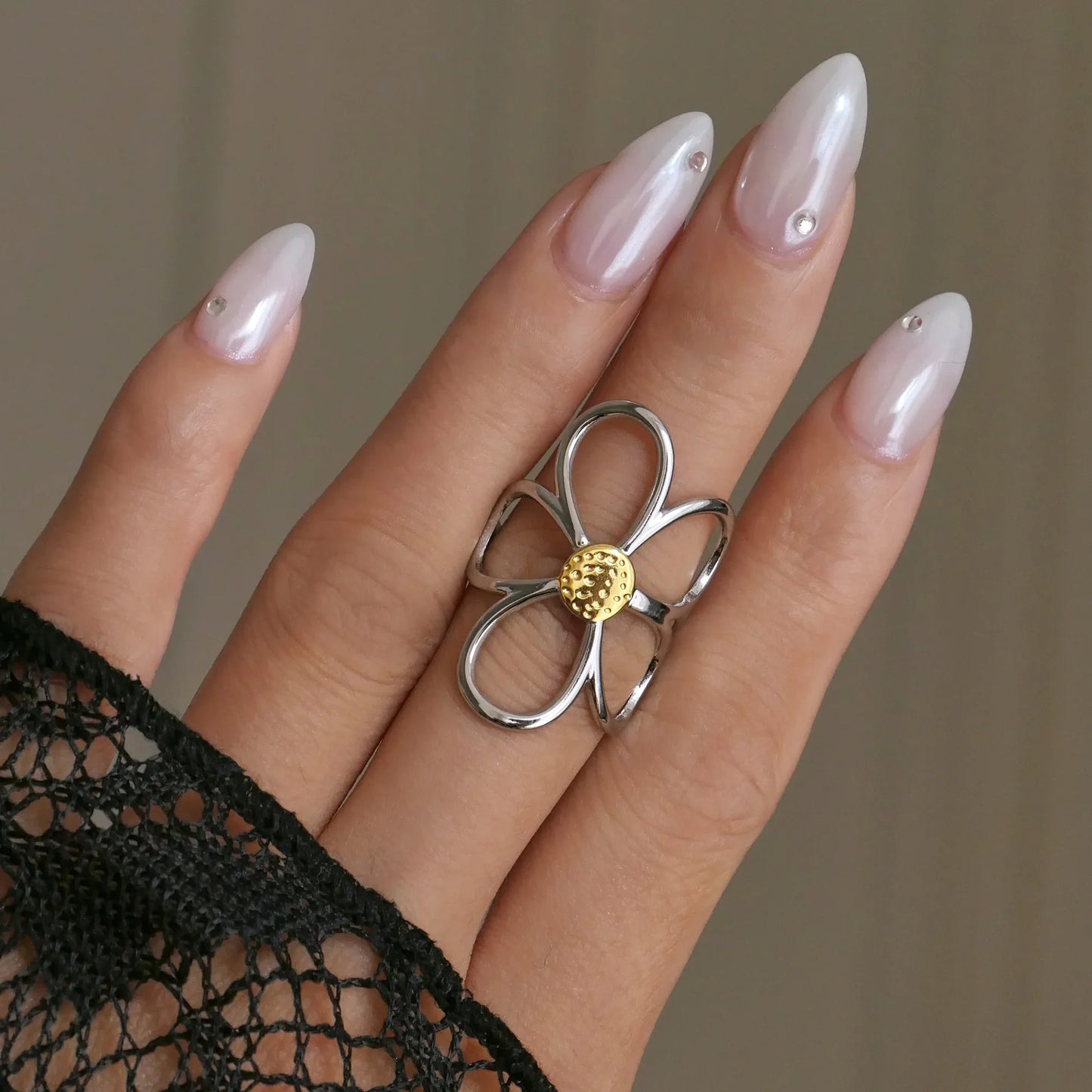 June Garden Daisy Ring