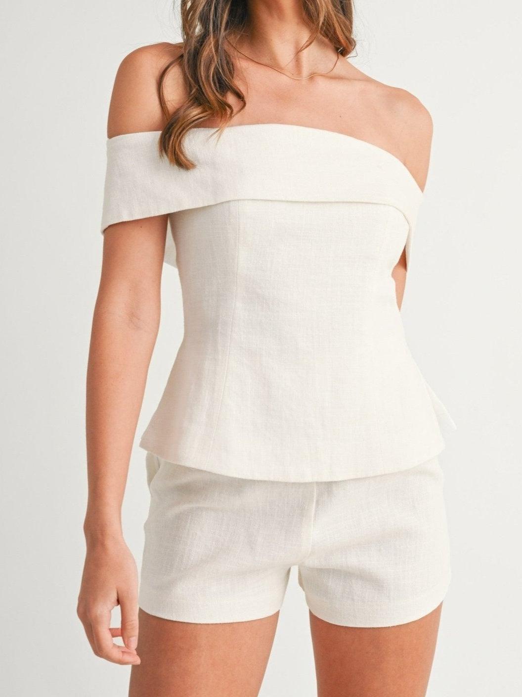 Women's Two-Piece Suit with Tailored Fit and Classic Design