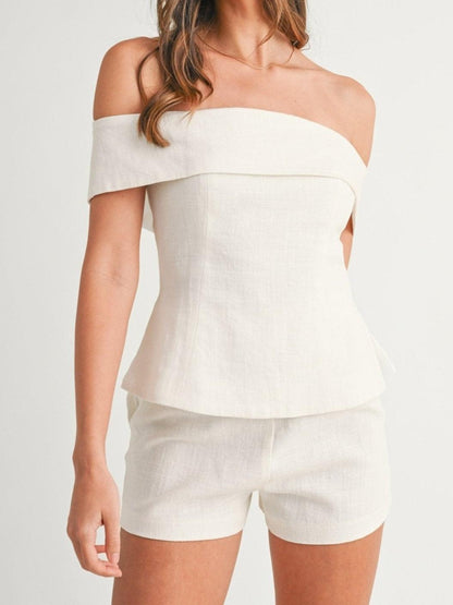 Women's Two-Piece Suit with Tailored Fit and Classic Design