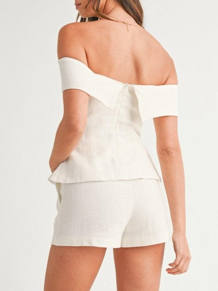 Women's Two-Piece Suit with Tailored Fit and Classic Design
