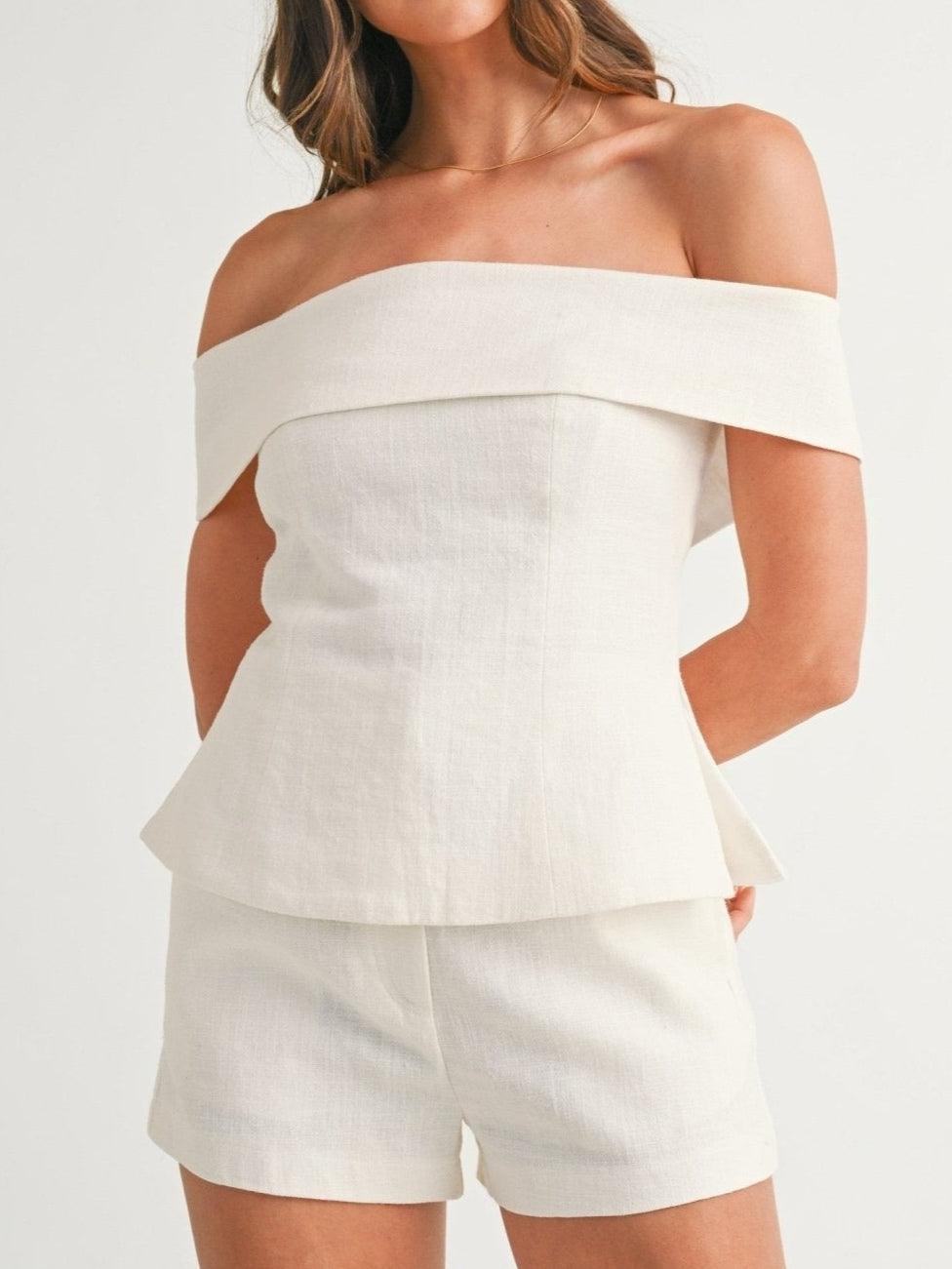 Women's Two-Piece Suit with Tailored Fit and Classic Design