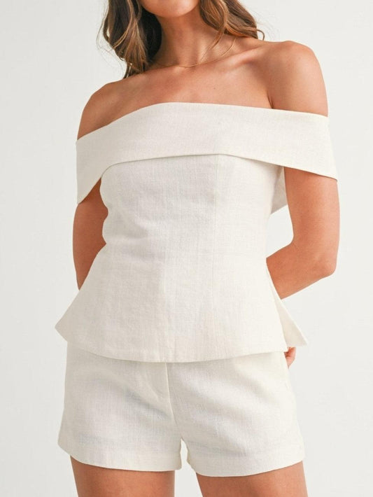 Women's Two-Piece Suit with Tailored Fit and Classic Design