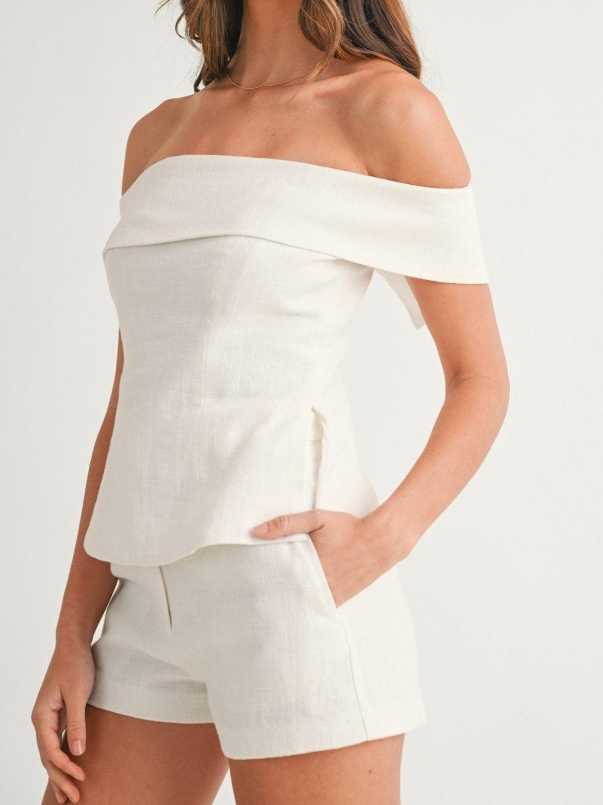 Women's Two-Piece Suit with Tailored Fit and Classic Design