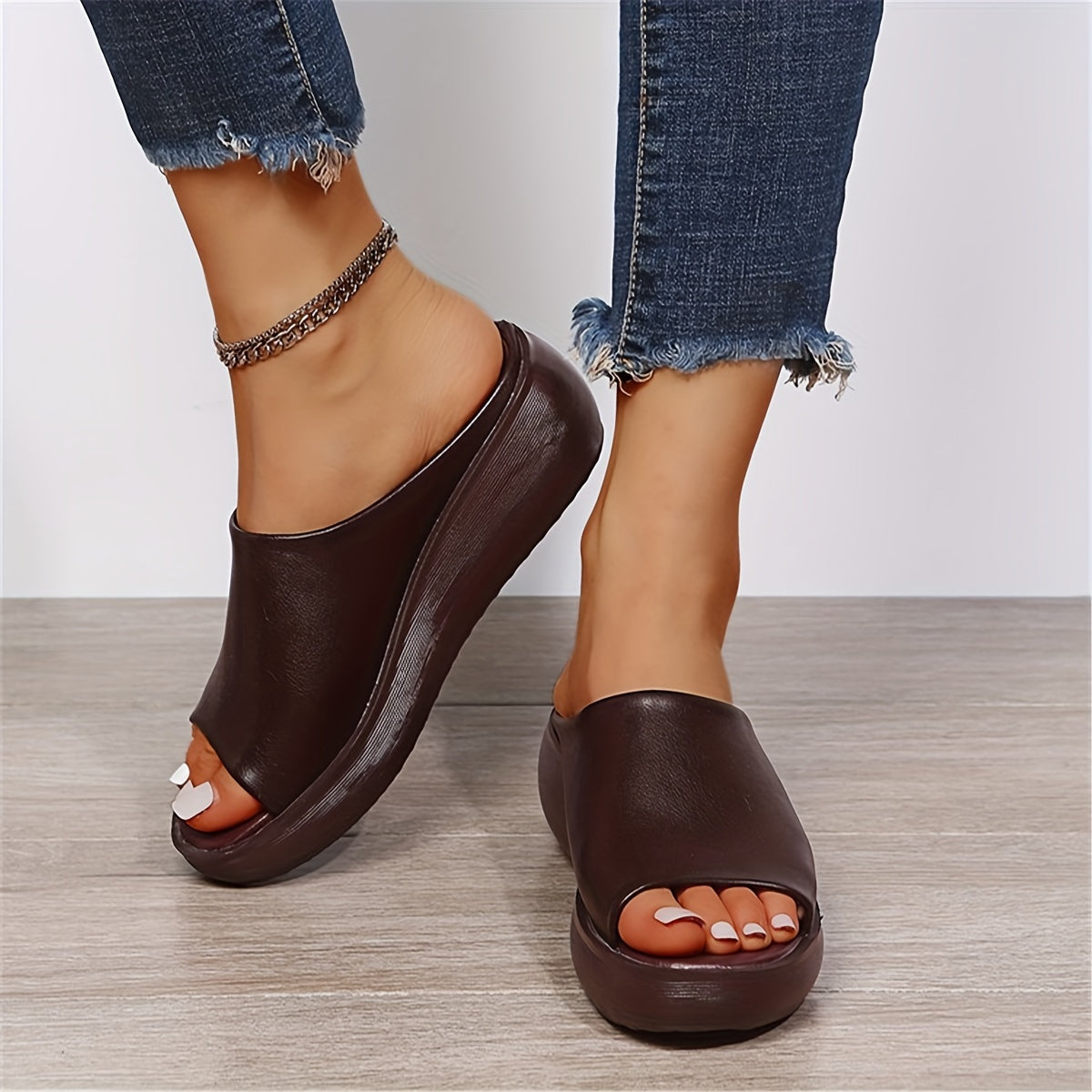 Women's Casual Sandals with Adjustable Straps and Cushioned Footbed