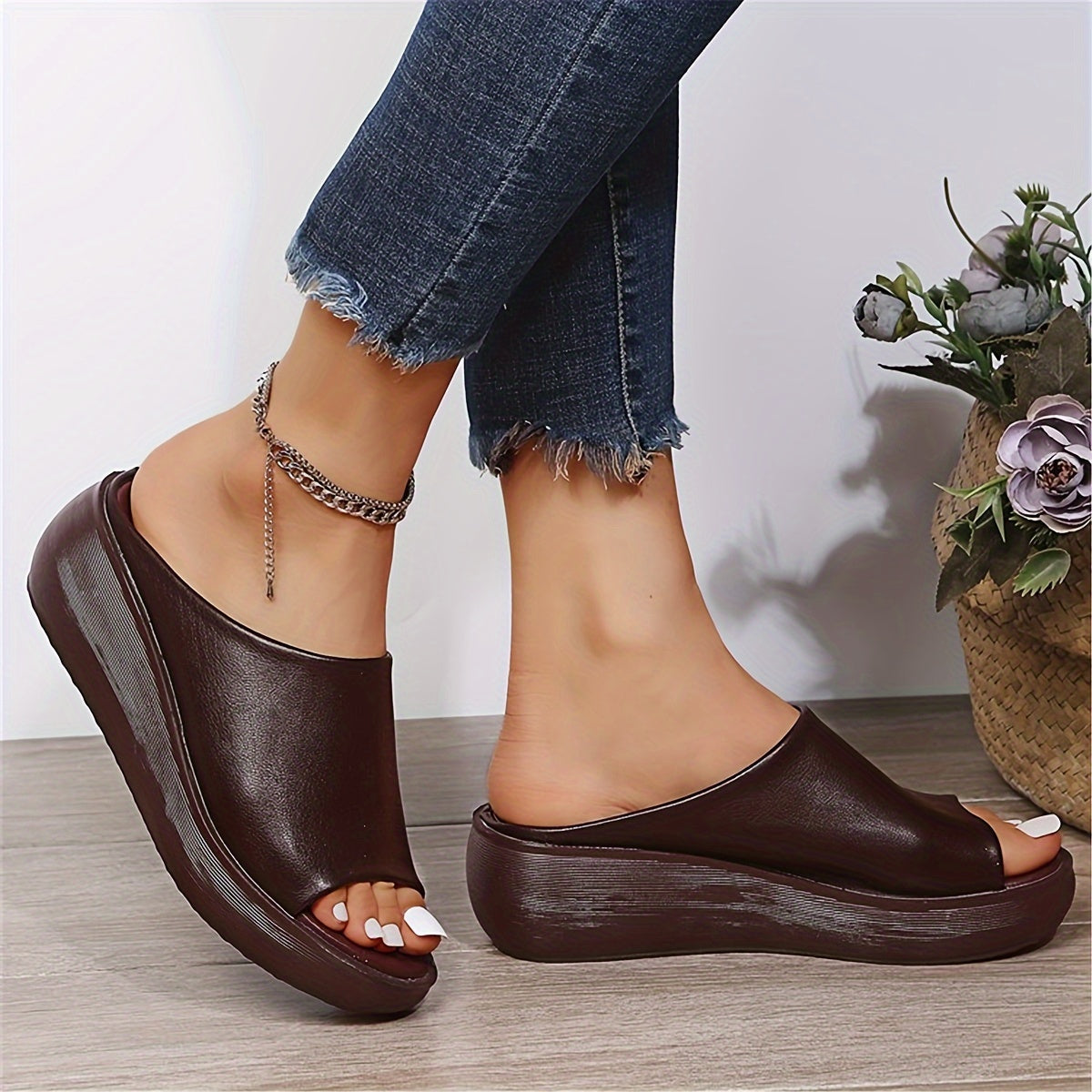 Women's Casual Sandals with Adjustable Straps and Cushioned Footbed