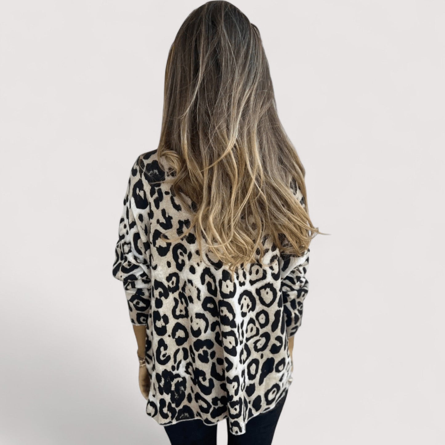 Women's Lightweight Top with Leopard Print and Breathable Fabric