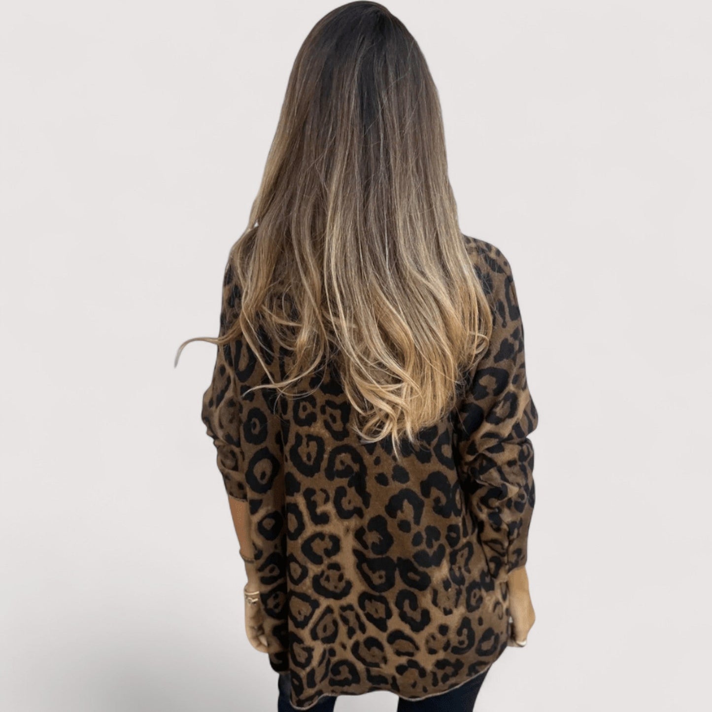 Women's Lightweight Top with Leopard Print and Breathable Fabric