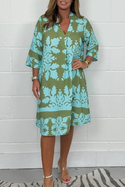 Women's Light Summer Dress with Sleeveless Design and Flowing Skirt