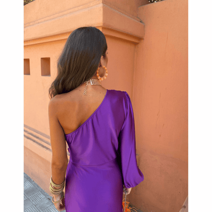 Effortlessly Elegant Silhouette Enhancing Softly Structured Evening Dress for Wedding Guests