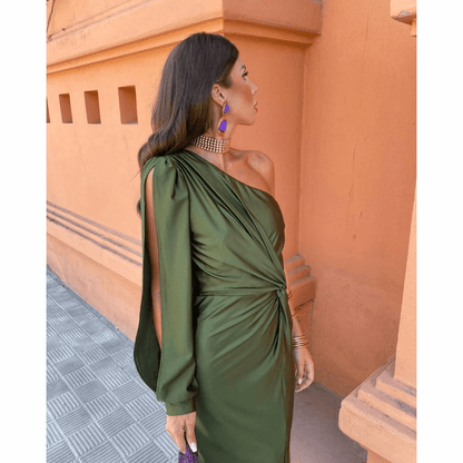 Effortlessly Elegant Silhouette Enhancing Softly Structured Evening Dress for Wedding Guests