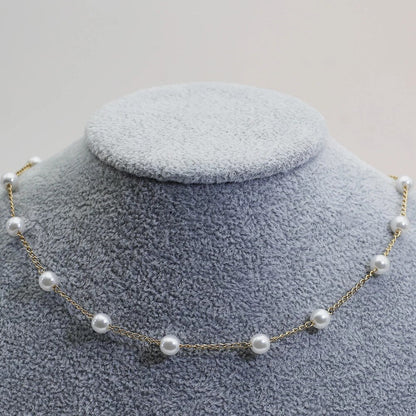 Women's Jewelry Necklace with Gold Pearls and Classic Design