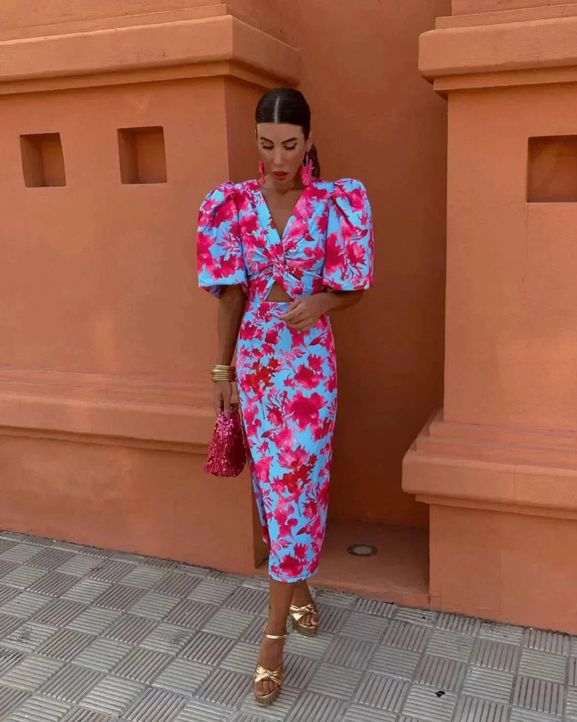 Women's Midi Dress with Floral Print and Sleeveless Design