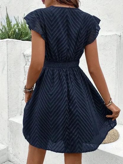 Women's Sweetheart Neckline Dress with Fitted Bodice and Flared Skirt