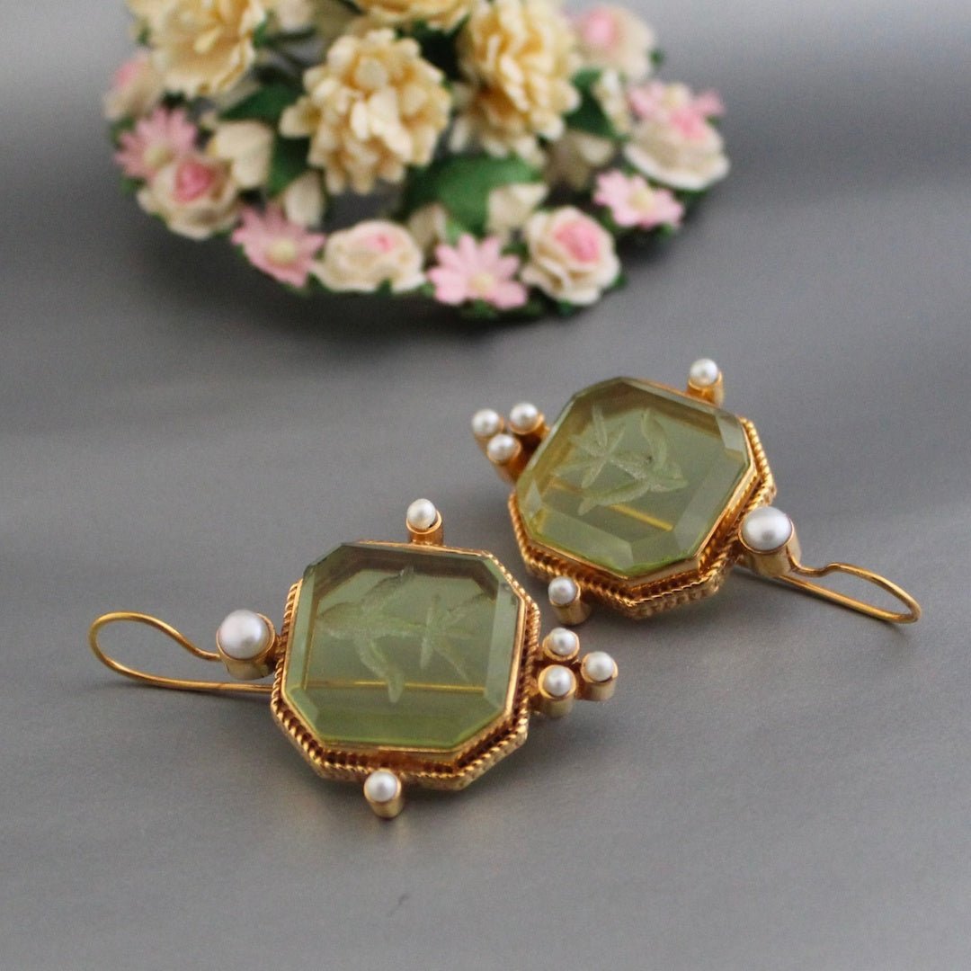 Women's Vintage-Inspired Pearl Earrings with Green Accents and Classic Design