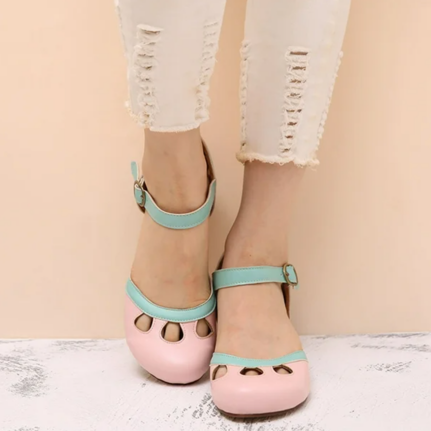 Women's Low-Heeled Sandals with Adjustable Straps and Cushioned Footbed